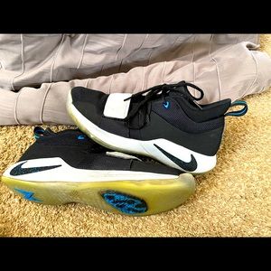 Nike men’s Paul George basketball shoes